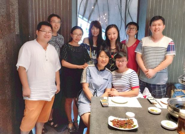 Lớp trưởng bị bạn học cũ &eacute;p thanh to&aacute;n ho&aacute; đơn hơn 56 triệu đồng, một c&acirc;u n&oacute;i của &ldquo;hoa kh&ocirc;i lớp&rdquo; đ&atilde; thay đổi tất cả- Ảnh 1.