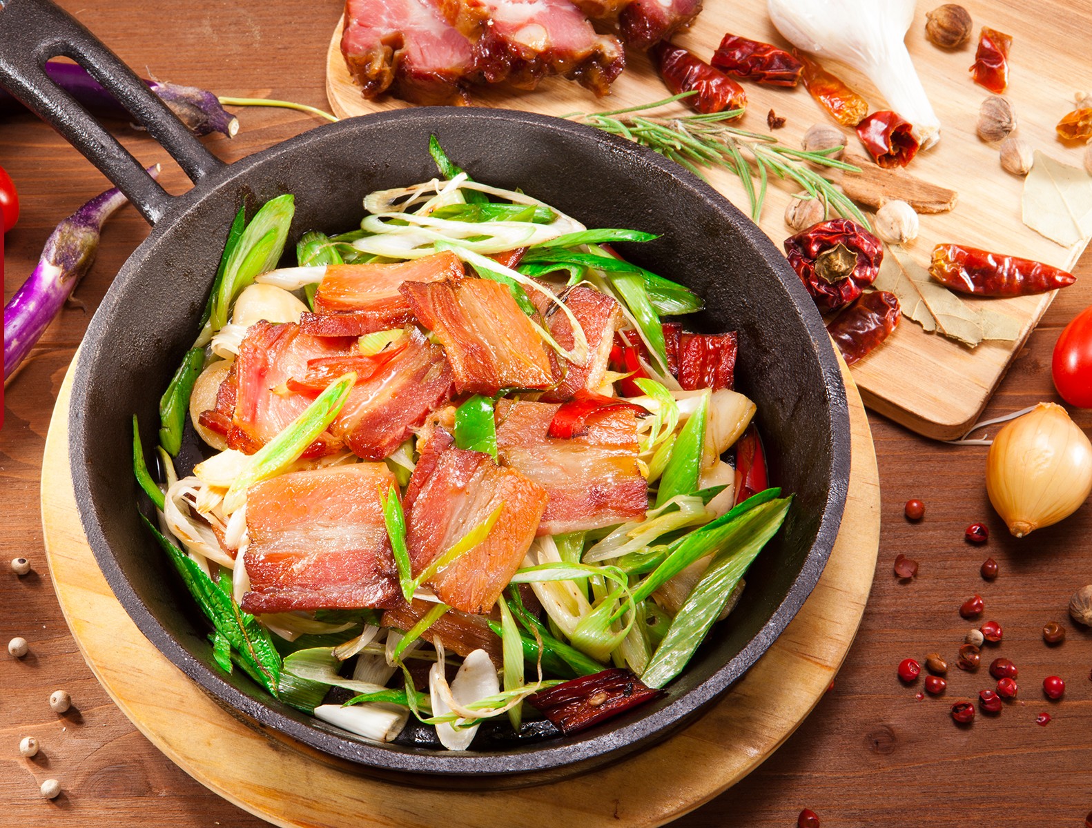 5 M&oacute;n ăn ngon dễ nấu với thịt lợn muối cho bữa cơm th&ecirc;m hấp dẫn - Ảnh 1.