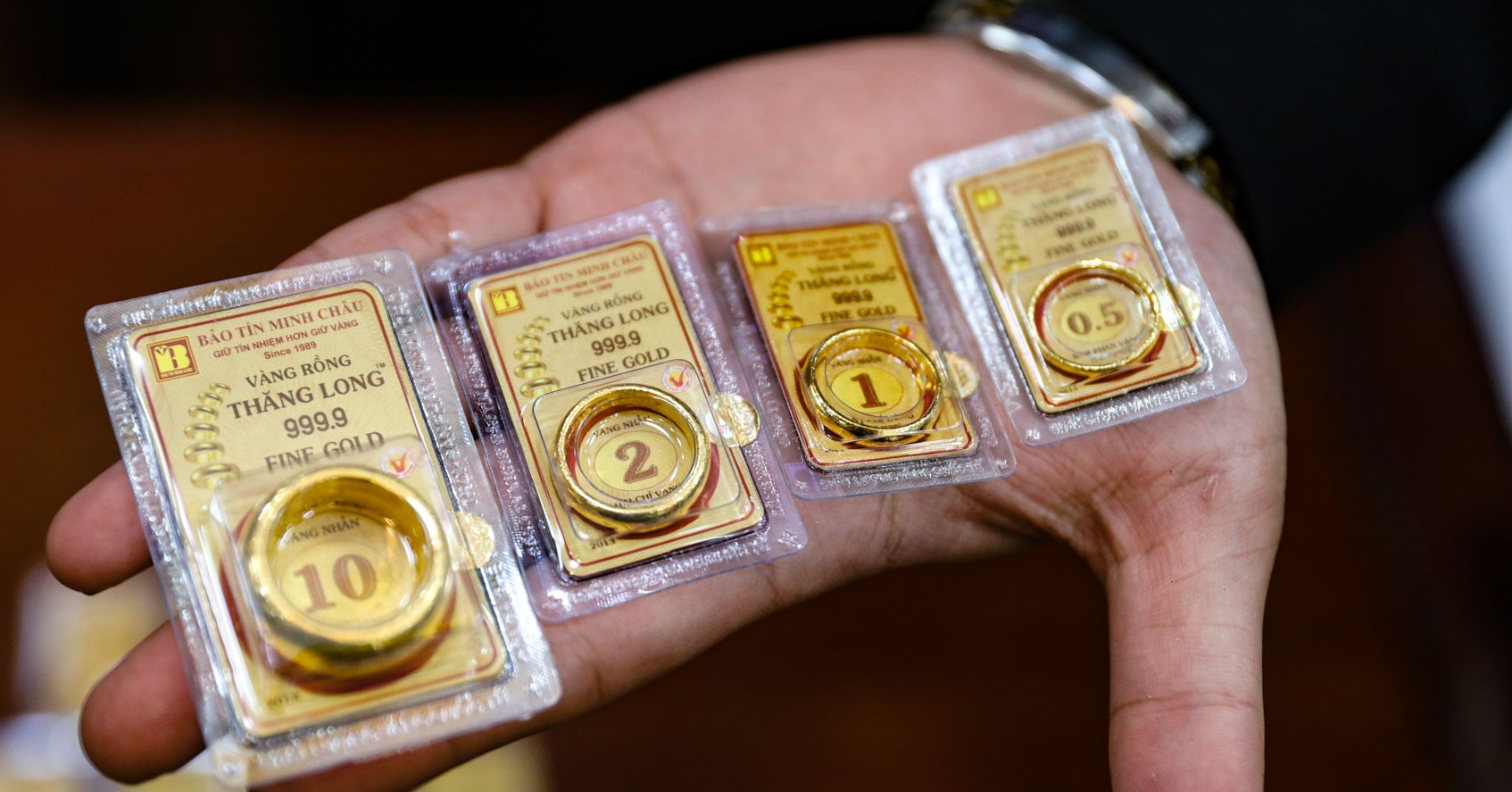 1 chỉ vàng đầu tiên: Chính thức 1 chỉ vàng đầu tiên: Chính thức