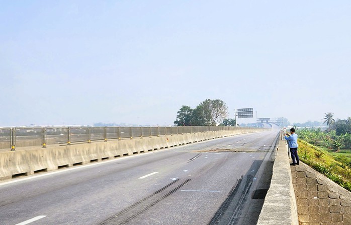 Hiện trường vụ tai nạn thảm khốc tr&ecirc;n cao tốc Bắc - Nam khiến 4 người chết - Ảnh 5.