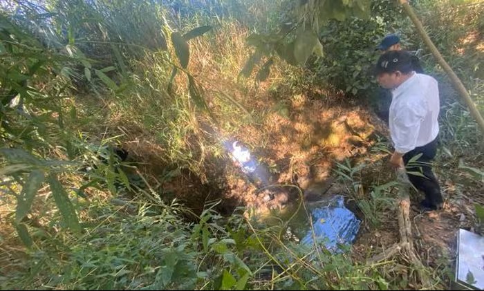 2 nh&agrave; m&aacute;y chế biến tinh bột sắn xả thải trực tiếp ra s&ocirc;ng - Ảnh 2.