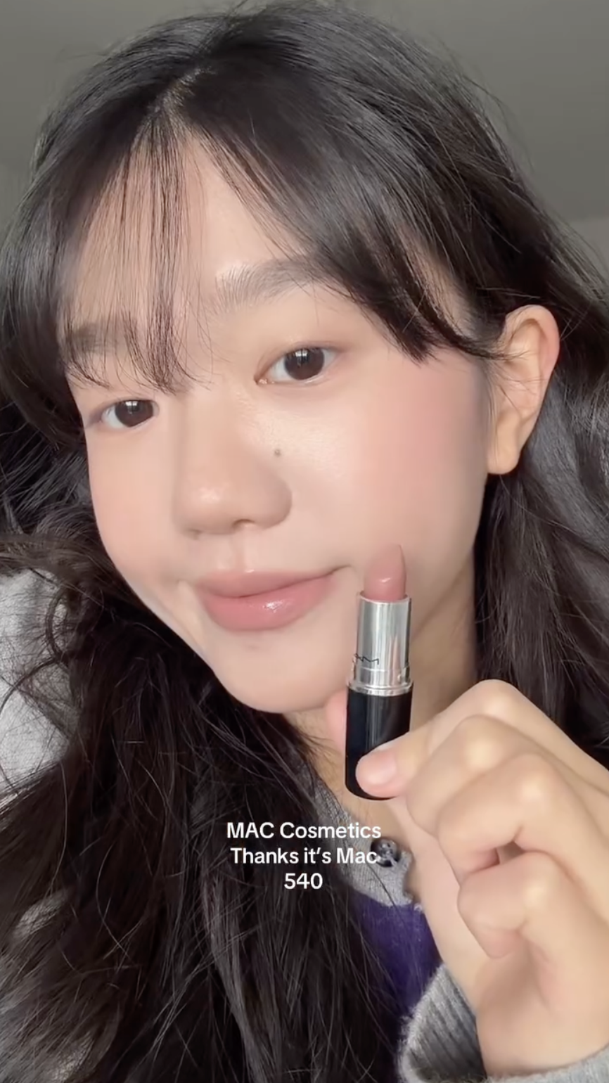 C&oacute; h&atilde;ng son cứ trời lạnh l&agrave; chiếm s&oacute;ng MXH: Qu&aacute; nhiều m&agrave;u hot trend, l&ecirc;n m&ocirc;i slay th&ocirc;i rồi! - Ảnh 15.