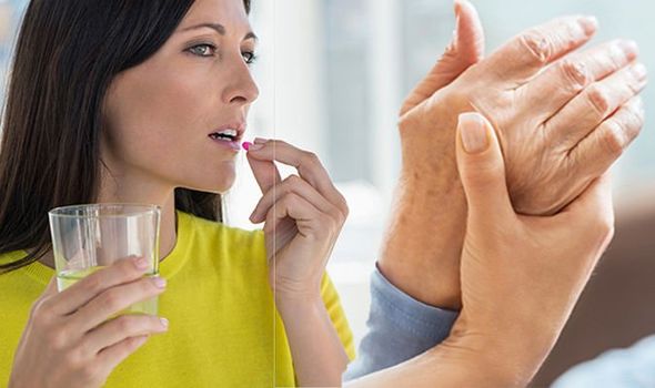 Uống vitamin buổi s&aacute;ng khiến nhiều người ph&iacute; c&ocirc;ng v&ocirc; &iacute;ch: 3 loại vitamin chuy&ecirc;n gia khuy&ecirc;n n&ecirc;n tr&aacute;nh uống khi mới ngủ dậy - Ảnh 3.