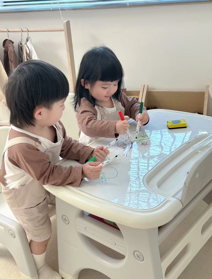 Tr&ecirc;n h&agrave;nh tr&igrave;nh nu&ocirc;i dạy con, bu&ocirc;ng tay đ&uacute;ng l&uacute;c ch&iacute;nh l&agrave; b&agrave;i học bắt buộc của cha mẹ- Ảnh 2.