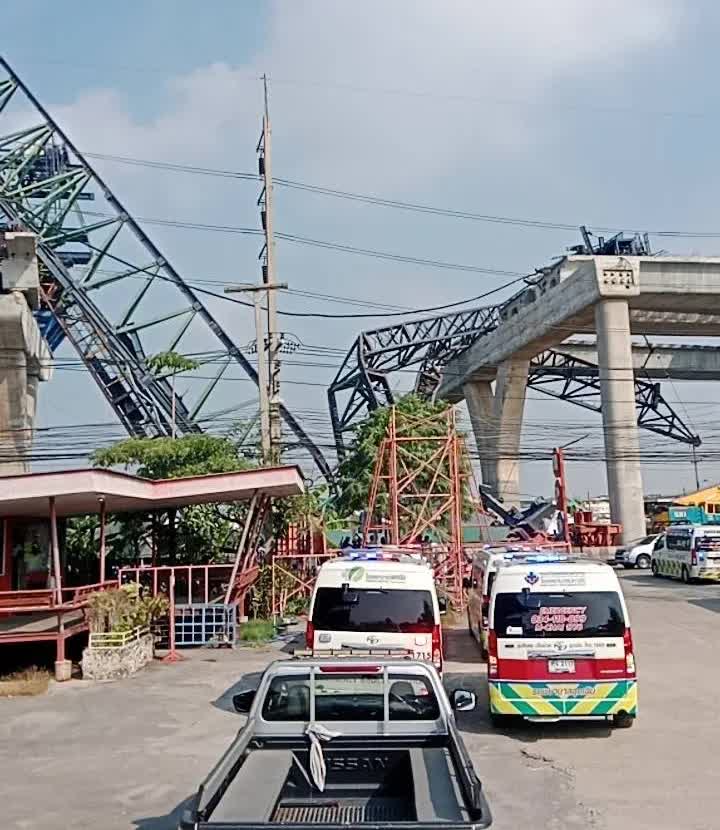Sập cần cẩu tại Th&aacute;i Lan khiến 1 người chết , 32 người kh&aacute;c bị thương - Ảnh 5.