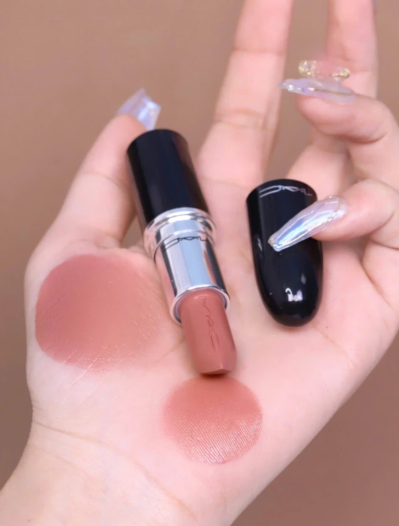 C&oacute; h&atilde;ng son cứ trời lạnh l&agrave; chiếm s&oacute;ng MXH: Qu&aacute; nhiều m&agrave;u hot trend, l&ecirc;n m&ocirc;i slay th&ocirc;i rồi! - Ảnh 13.