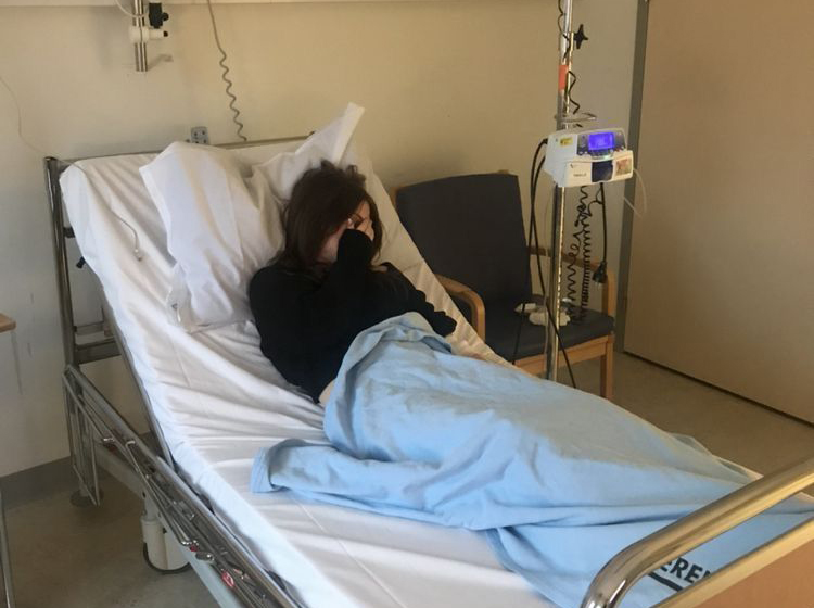 Nữ sinh vi&ecirc;n 20 tuổi buộc phải cắt bỏ tử cung để 