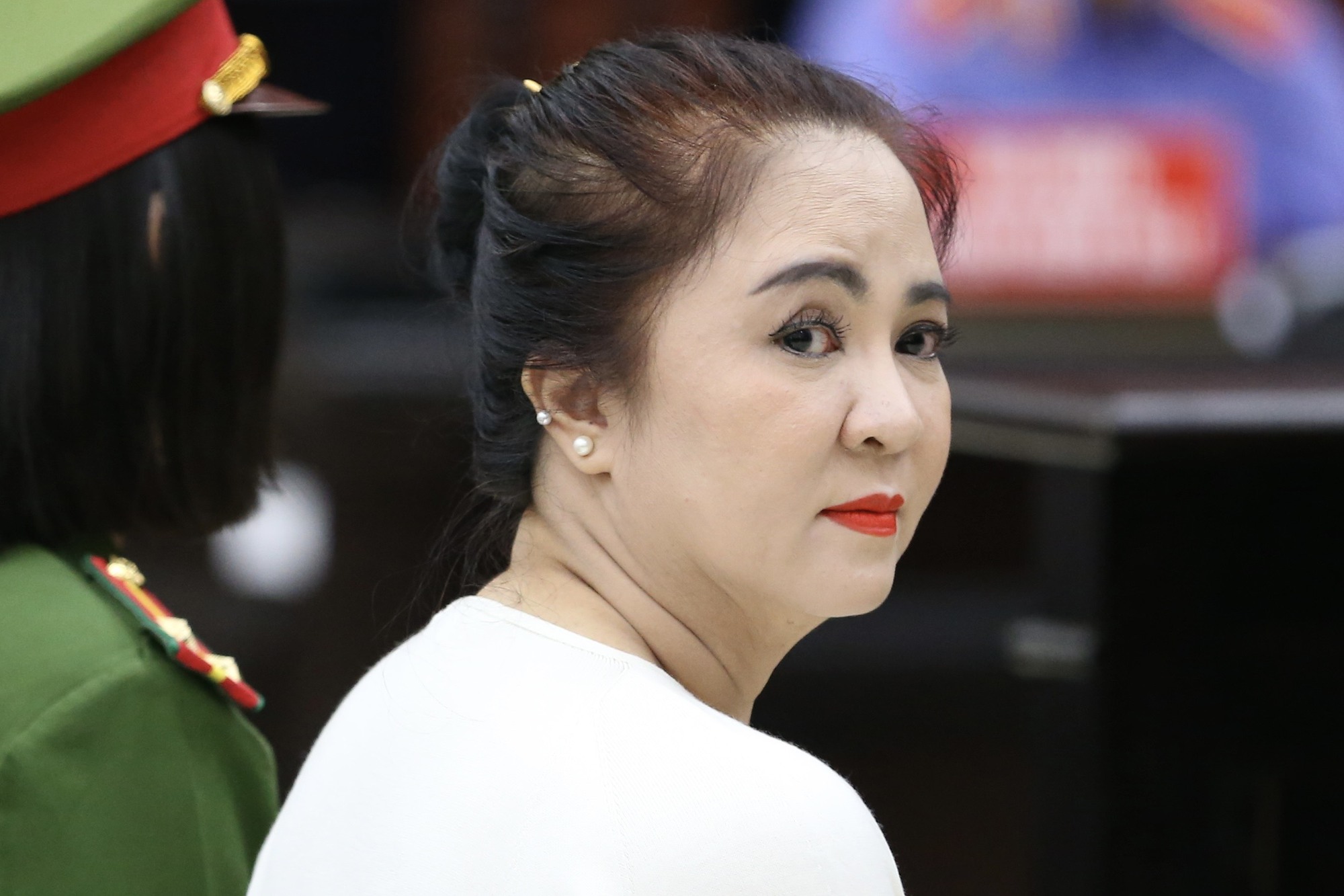 Nh&igrave;n lại những bản &aacute;n sau 