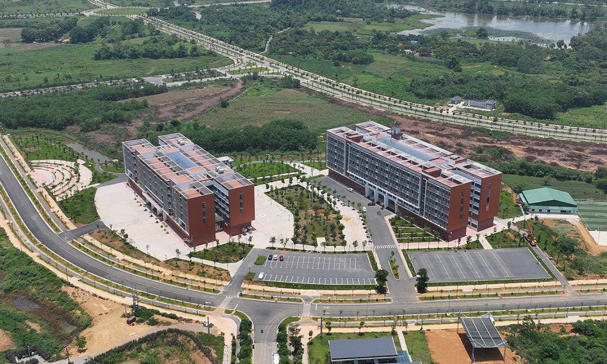 Kh&ocirc;ng phải FTU, NEU, đ&acirc;y mới l&agrave; đại học TOP 1 Việt Nam năm 2026: Khu&ocirc;n vi&ecirc;n rộng gấp 5 lần phường Ho&agrave;n Kiếm, gấp 42 lần ĐH B&aacute;ch Khoa H&agrave; Nội - Ảnh 2.