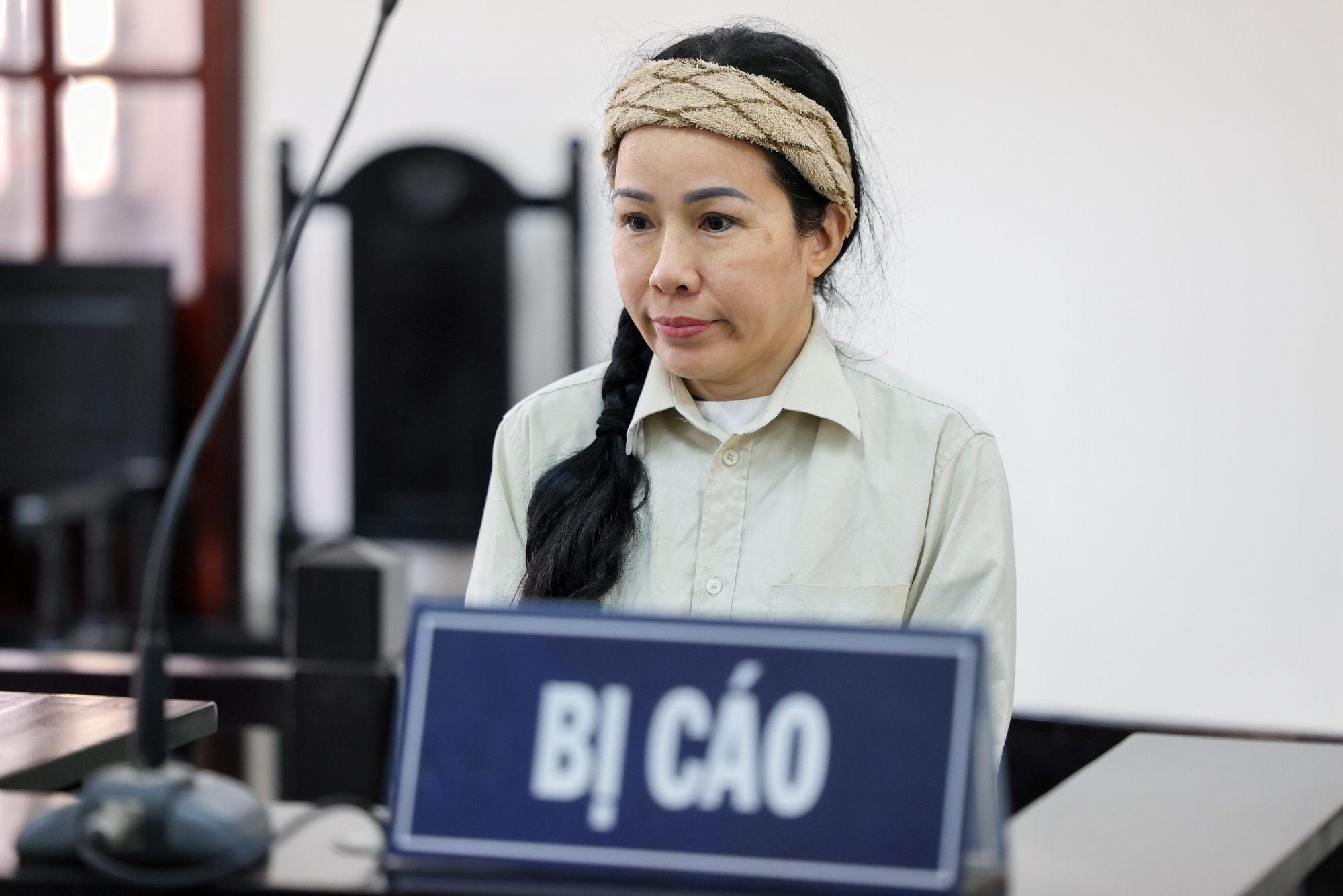 Vợ chồng Nguyễn Phương Hằng vắng mặt tại phi&ecirc;n x&eacute;t xử YouTube Đinh Lan - Ảnh 2.