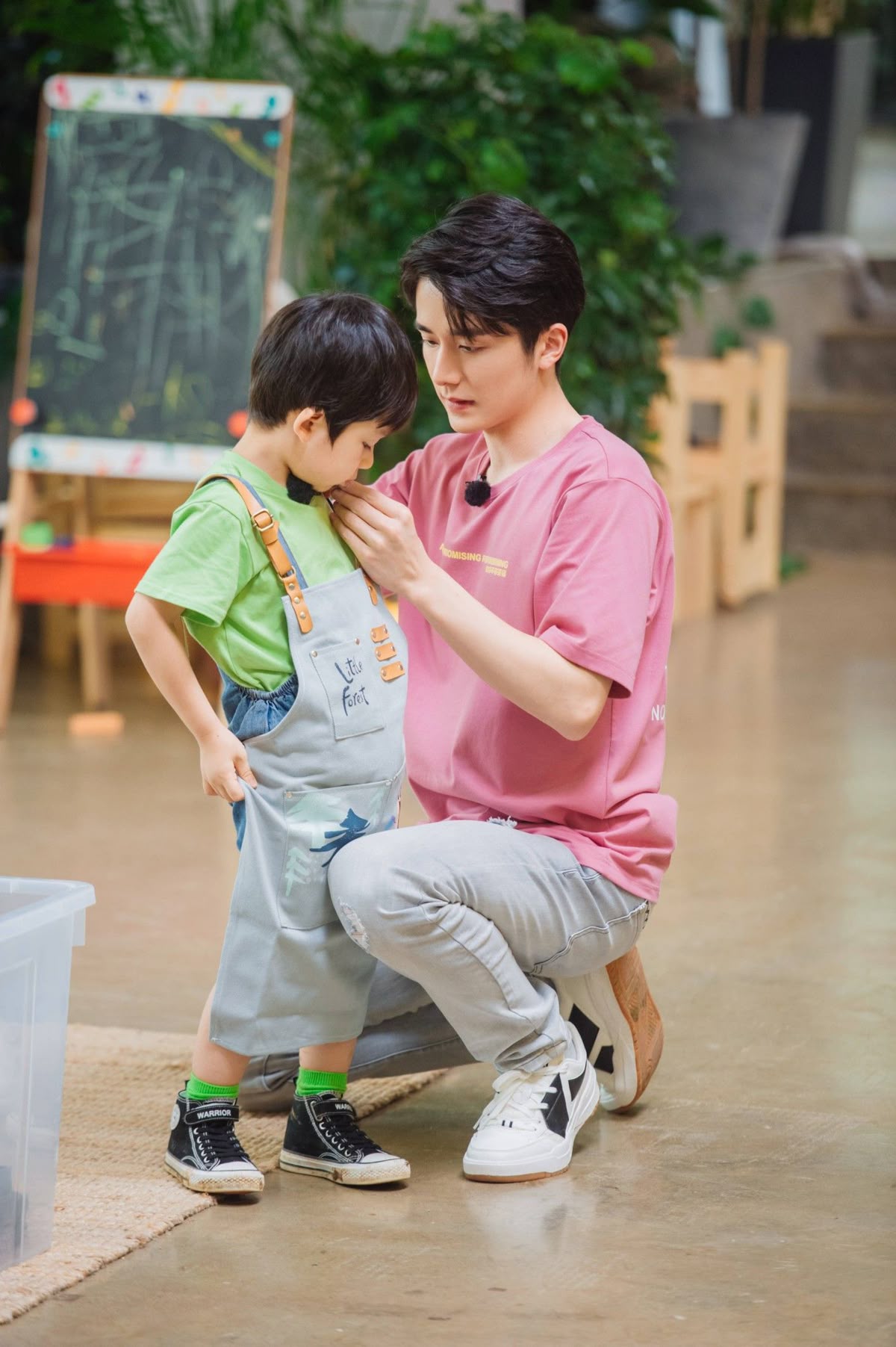 Khoảng c&aacute;ch lớn nhất trong quan hệ cha mẹ v&agrave; con c&aacute;i kh&ocirc;ng phải l&agrave; kh&aacute;c biệt thế hệ- Ảnh 1.