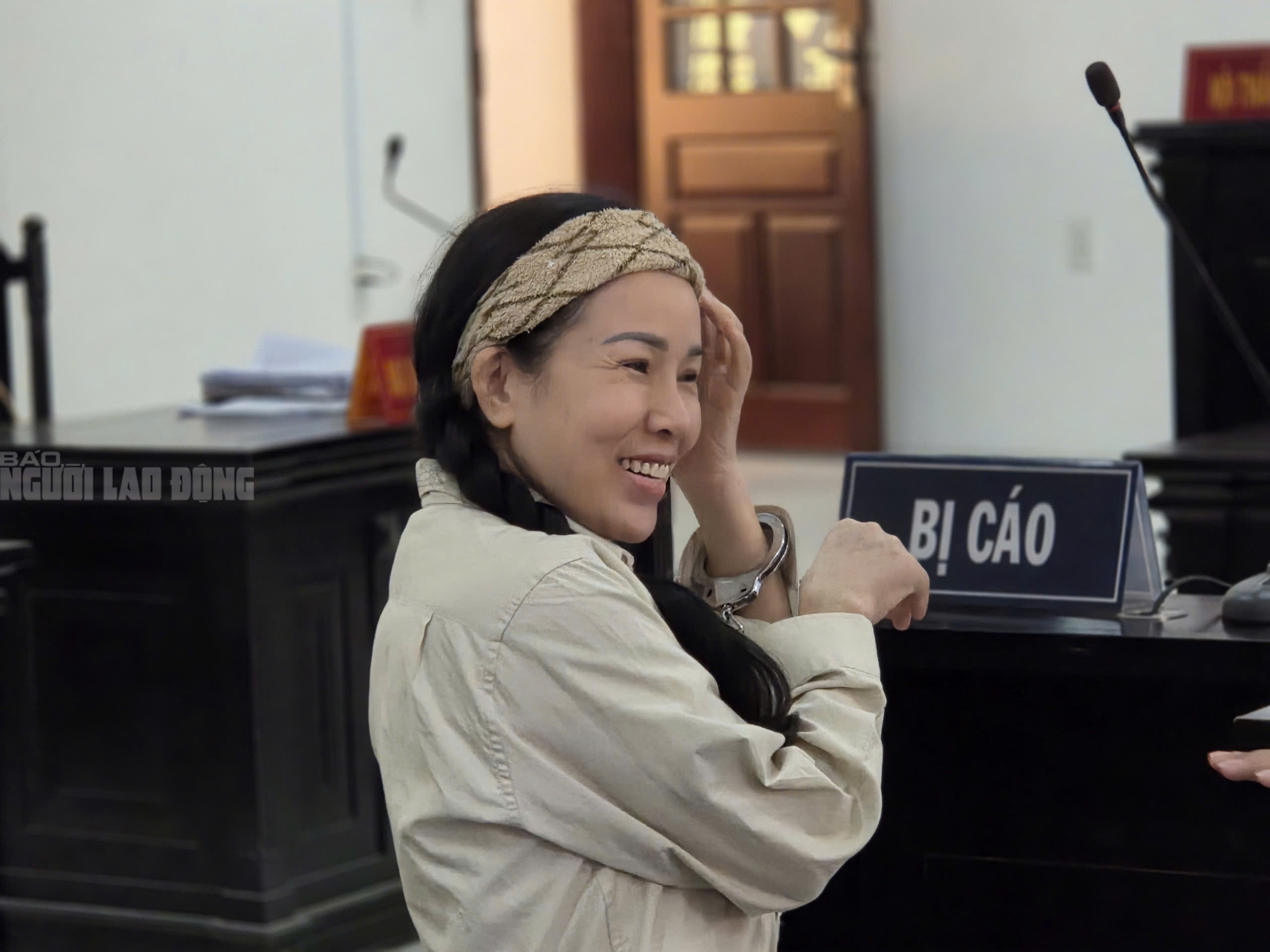 To&agrave; cảnh phi&ecirc;n x&eacute;t xử YouTuber Đinh Lan 