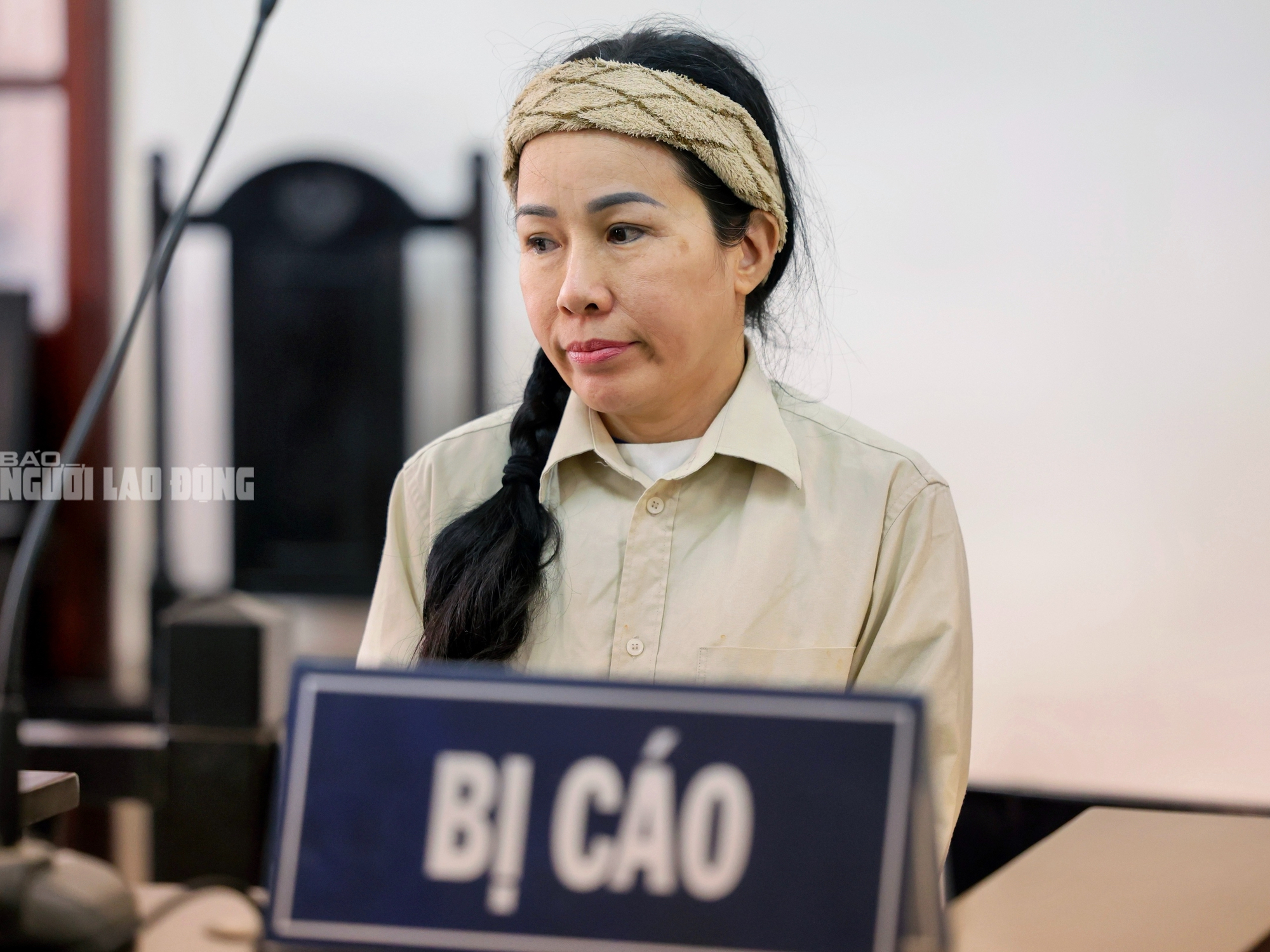 To&agrave; cảnh phi&ecirc;n x&eacute;t xử YouTuber Đinh Lan 