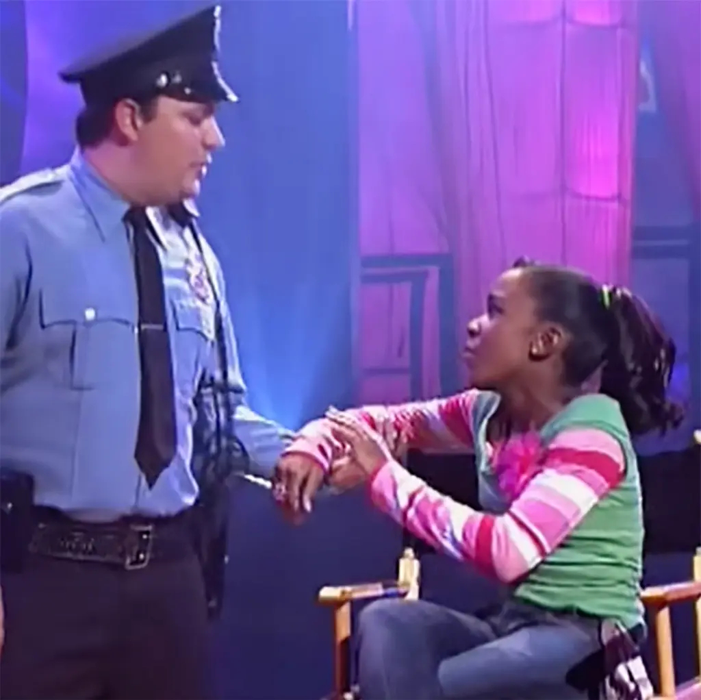 CCTV nữ diễn vi&ecirc;n bị tai nạn xe qua đời, t&agrave;i xế bỏ chạy khỏi hiện trường- Ảnh 4.