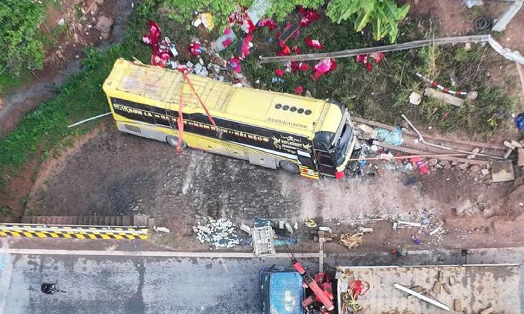 Xe kh&aacute;ch lật ở Sơn La l&agrave;m 3 người chết: Vụ tai nạn thương t&acirc;m - Ảnh 9.