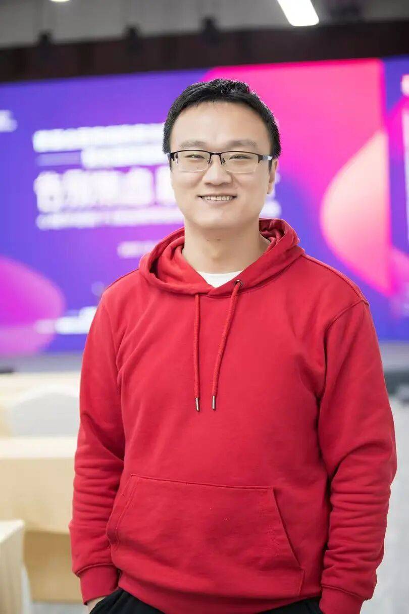 Thạc sĩ, quản l&yacute; cấp cao bỏ việc đi l&agrave;m shipper: 