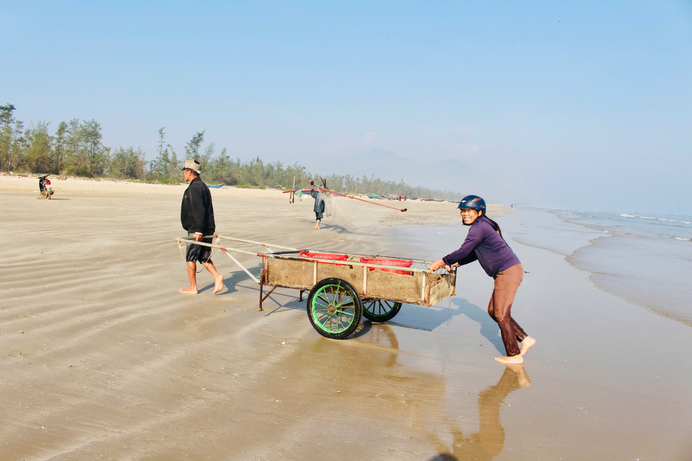 Ngư d&acirc;n H&agrave; Tĩnh tr&uacute;ng đậm lộc biển, thu nhập tiền triệu mỗi ng&agrave;y - Ảnh 3.