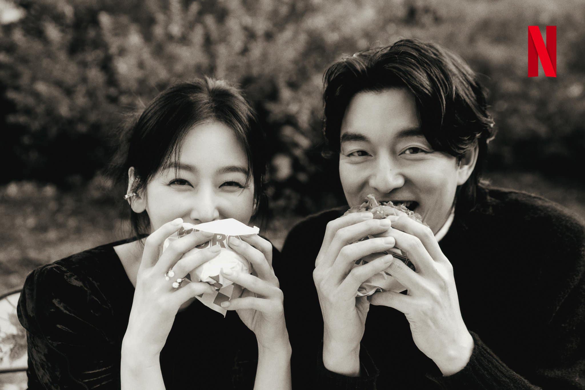 Cặp đ&ocirc;i phim giả t&igrave;nh thật c&ocirc;ng khai hẹn h&ograve;: Gong Yoo v&agrave; Seo Hyun Jin - Ảnh 1.