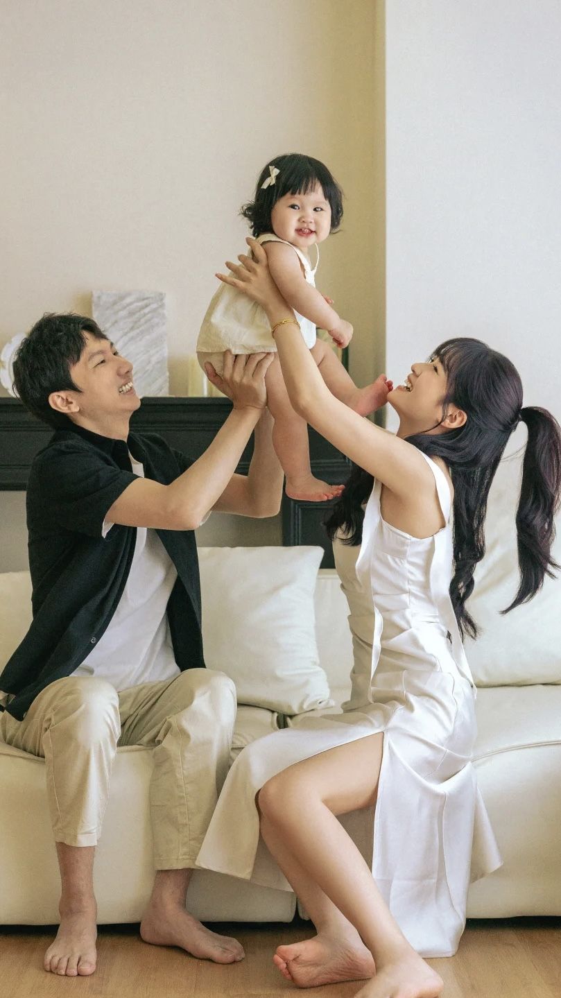 Một gia đ&igrave;nh b&igrave;nh thường, kh&ocirc;ng g&igrave; hơn n&acirc;ng đỡ con theo kiểu n&agrave;y- Ảnh 2.