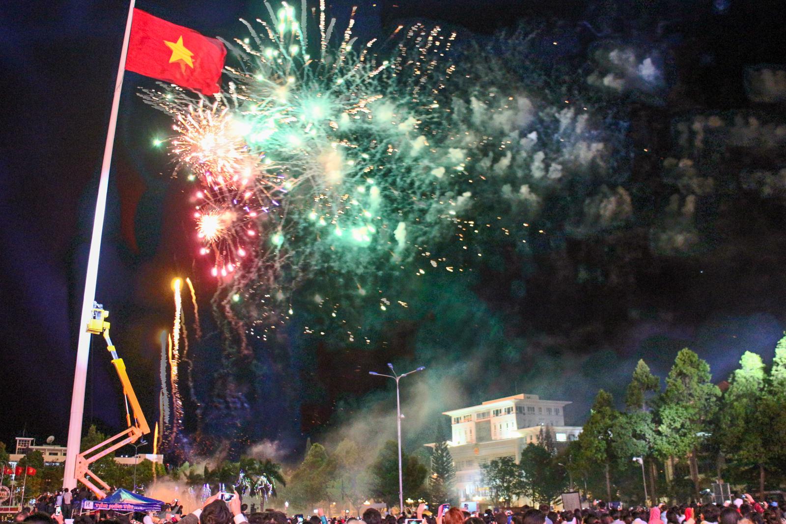 Đắk Lắk kh&ocirc;ng bắn ph&aacute;o hoa Tết Nguy&ecirc;n đ&aacute;n 2026 để khắc phục thi&ecirc;n tai - Ảnh 1.