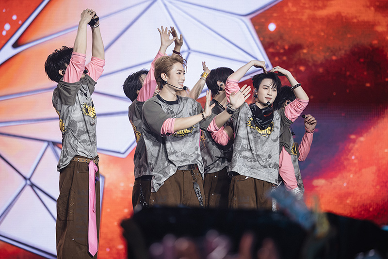 Hậu trường ra mắt nh&oacute;m nhạc UPRIZE: Kh&aacute;m ph&aacute; h&agrave;nh tr&igrave;nh của 7 th&agrave;nh vi&ecirc;n t&agrave;i năng - Ảnh 1.