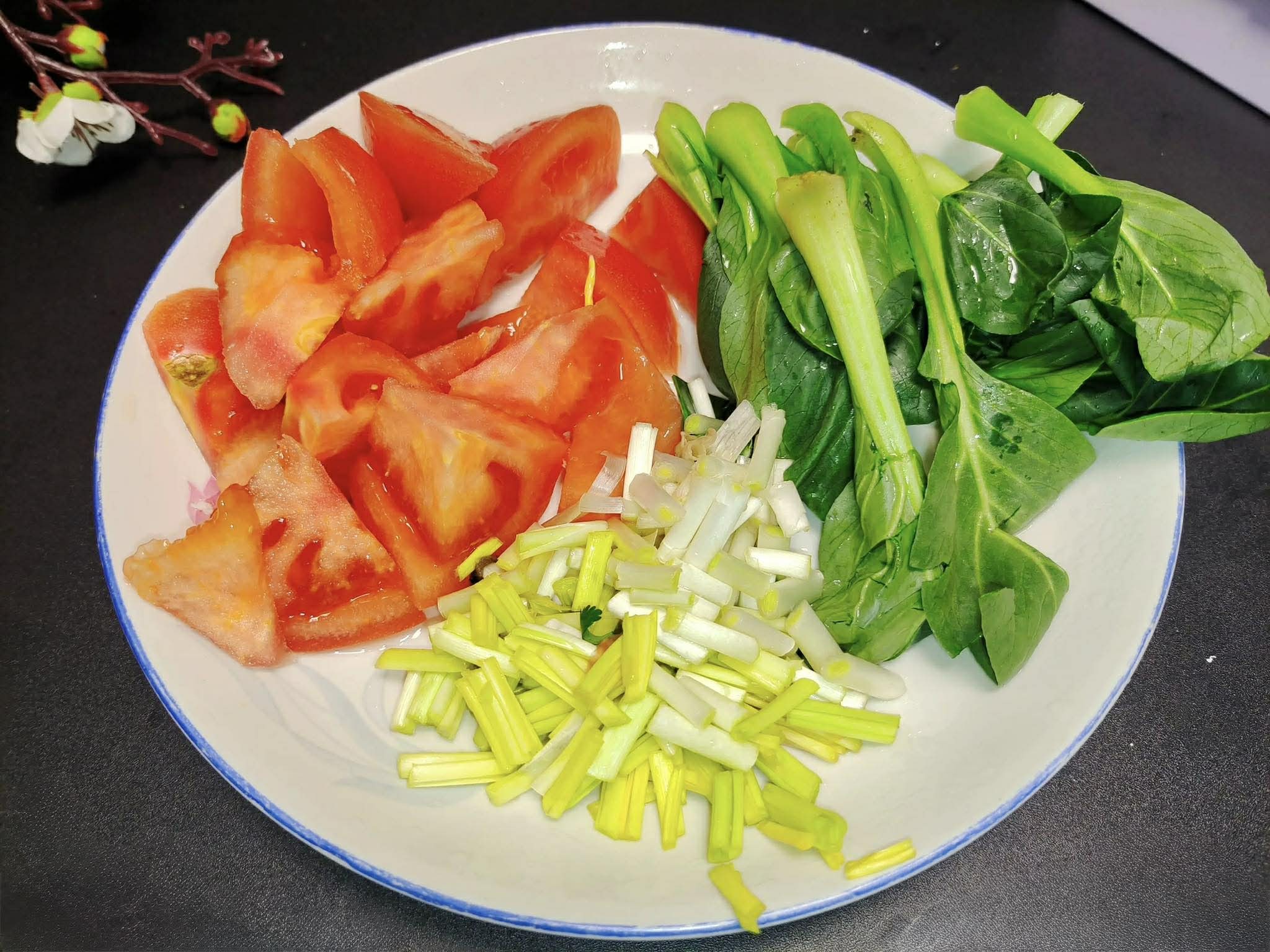 Chỉ 3 nguy&ecirc;n liệu nấu một nồi canh ngon tuyệt, nước d&ugrave;ng chua thanh ngọt đậm đ&agrave; rất k&iacute;ch th&iacute;ch vị gi&aacute;c - Ảnh 1.