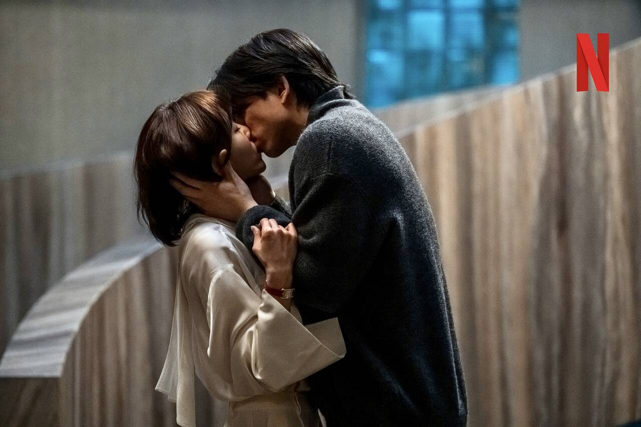 Cặp đ&ocirc;i phim giả t&igrave;nh thật c&ocirc;ng khai hẹn h&ograve;: Gong Yoo v&agrave; Seo Hyun Jin - Ảnh 3.