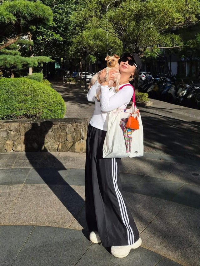 Mỹ nh&acirc;n 69 tuổi kh&ocirc;ng ngại khoe th&acirc;n h&igrave;nh bốc lửa, b&iacute; quyết của sự tự tin đến từ 3 việc- Ảnh 5.