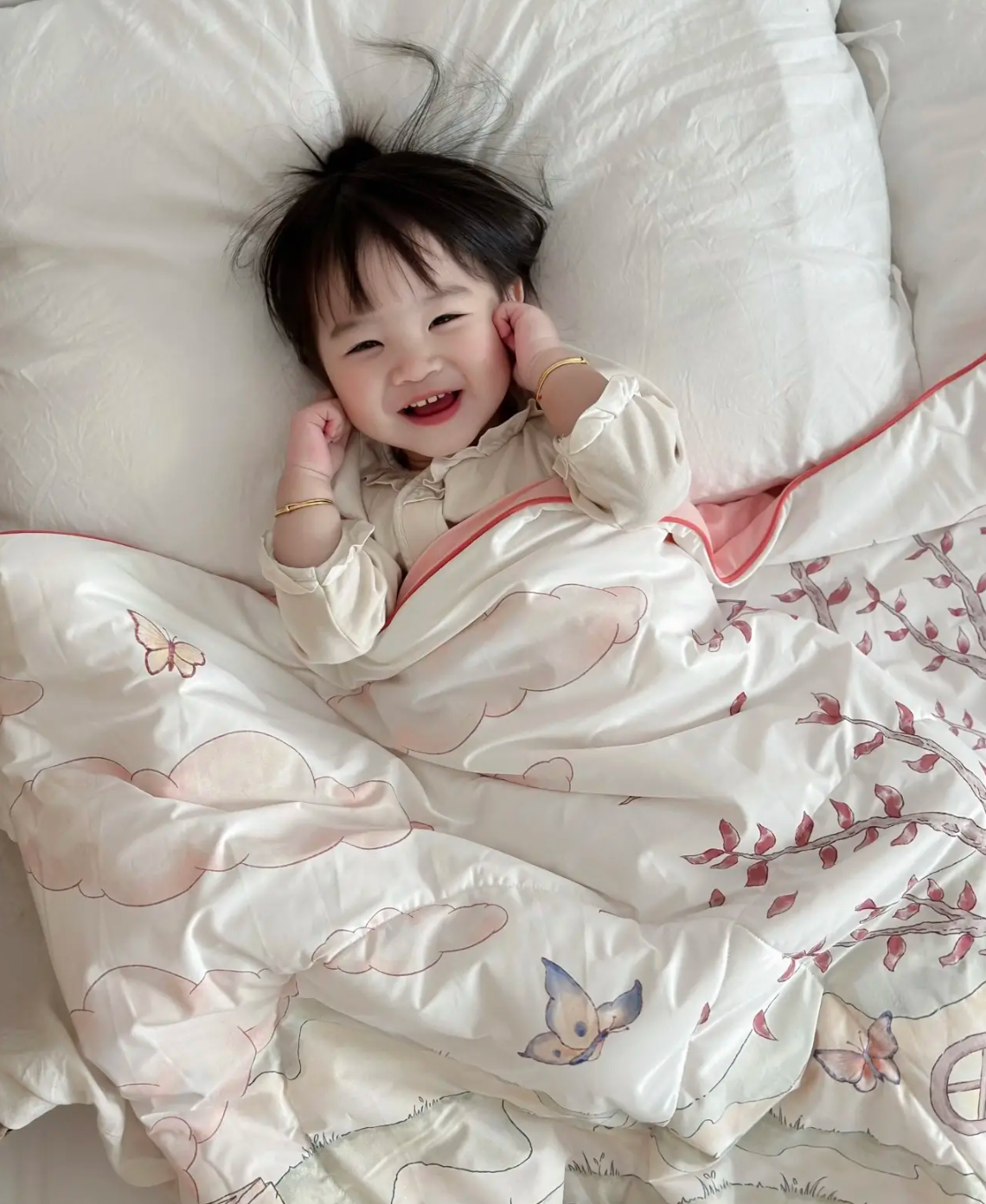 Một em b&eacute; lanh lợi thường c&oacute; 3 biểu hiện sau khi thức dậy, chỉ cần tr&uacute;ng một th&ocirc;i cũng mừng rồi- Ảnh 2.