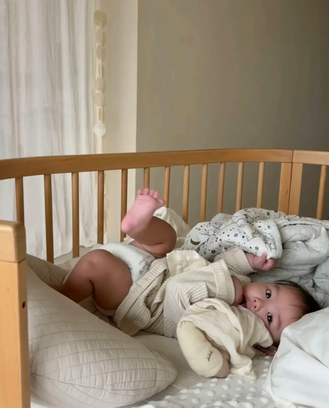 Một em b&eacute; lanh lợi thường c&oacute; 3 biểu hiện sau khi thức dậy, chỉ cần tr&uacute;ng một th&ocirc;i cũng mừng rồi- Ảnh 4.