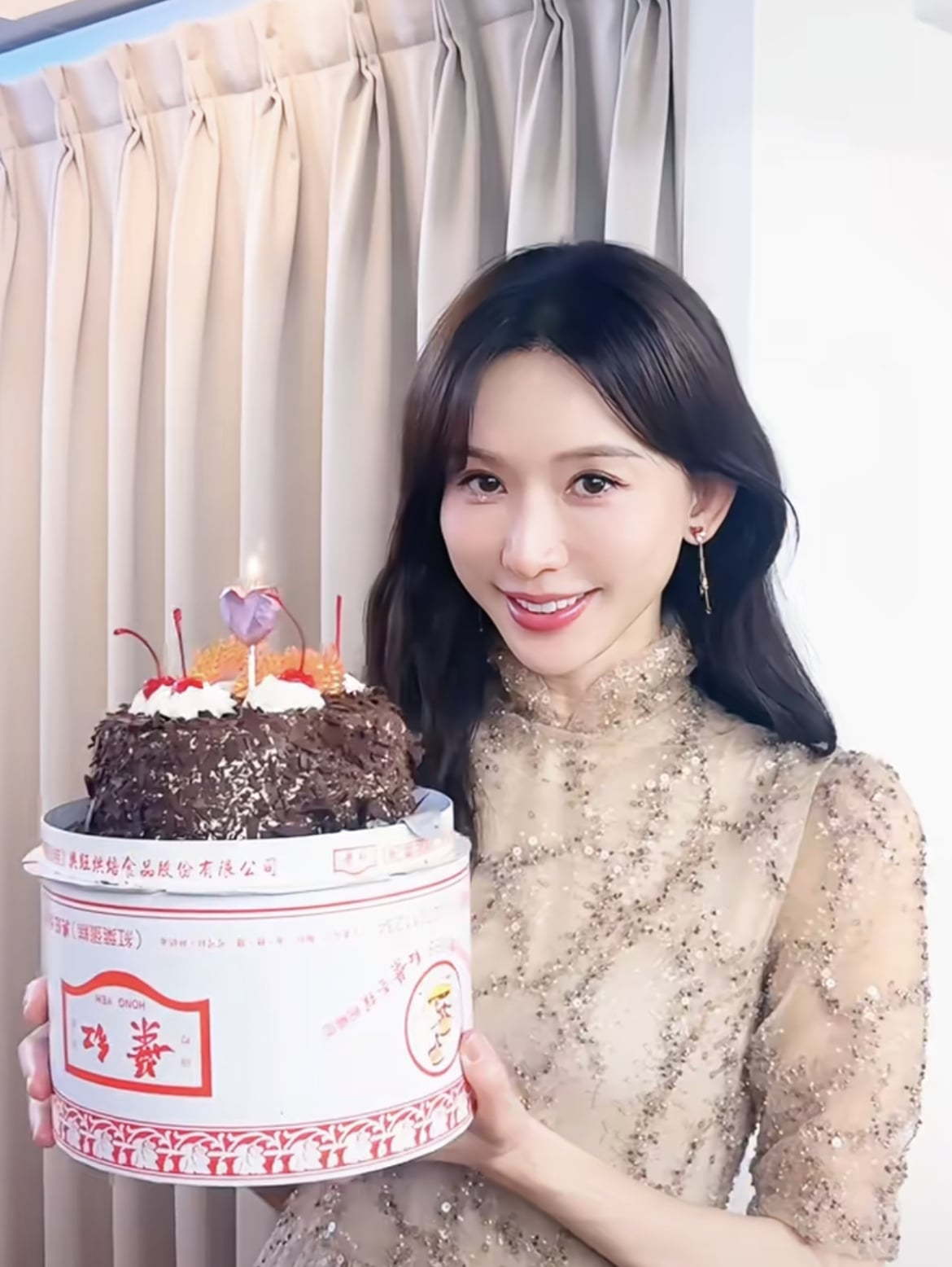 Ảnh sinh nhật của đại mỹ nh&acirc;n 51 tuổi khiến trăm ng&agrave;n người kinh ngạc: 3 quy tắc giữ nhan sắc nhất định phải theo- Ảnh 1.