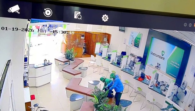 Vietcombank phản hồi vụ cướp tại ph&ograve;ng giao dịch Gia Lai kh&ocirc;ng g&acirc;y thiệt hại - Ảnh 1.