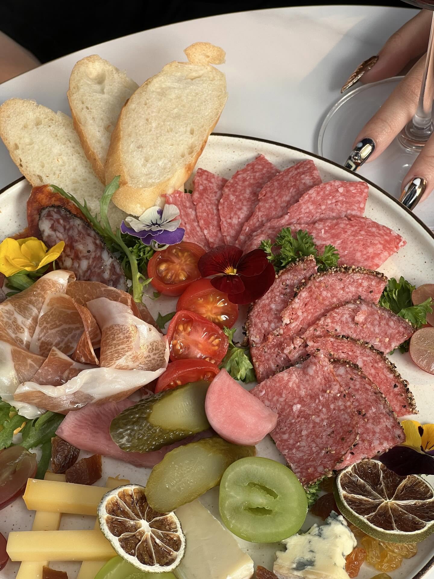 M&oacute;n Cold cuts: Đặc sản đắt đỏ khiến giới trẻ Việt ph&aacute;t cuồng - Ảnh 4.