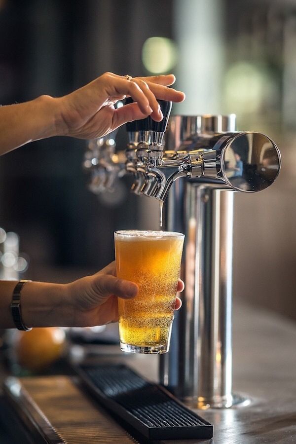 T&oacute;c rụng giảm r&otilde; khi xả bằng 1 loại đồ uống cực quen, tủ lạnh nhiều nh&agrave; c&oacute; sẵn- Ảnh 1.