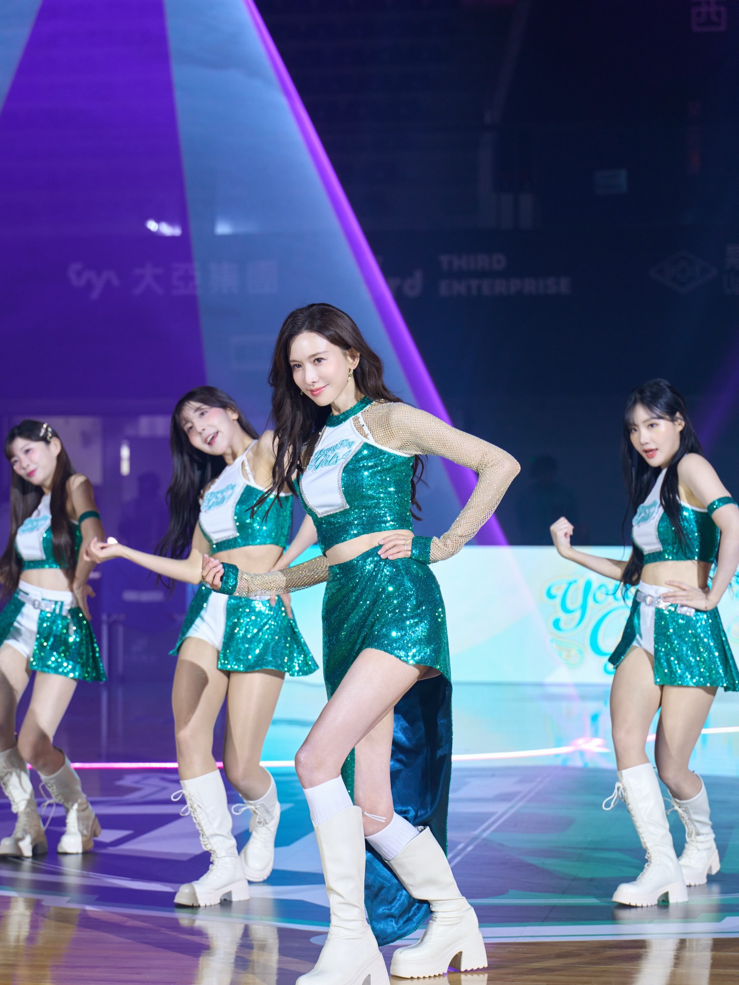 Ảnh sinh nhật của đại mỹ nh&acirc;n 51 tuổi khiến trăm ng&agrave;n người kinh ngạc: 3 quy tắc giữ nhan sắc nhất định phải theo- Ảnh 5.