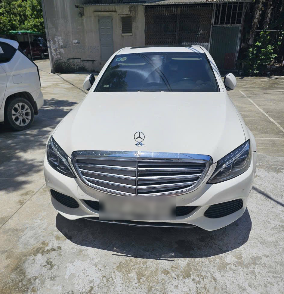 Chiếc Mercedes bị bỏ qu&ecirc;n gần 2 năm: T&igrave;m kiếm chủ xe tại Thanh H&oacute;a - Ảnh 1.