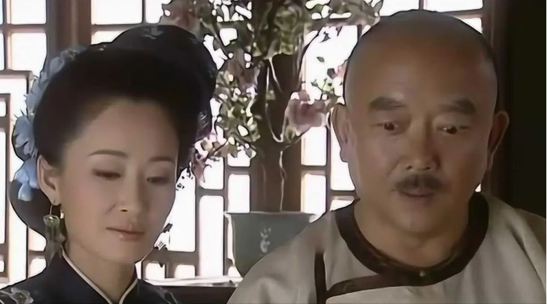 Lạ đời như H&ograve;a Th&acirc;n: Chỉ th&iacute;ch phụ nữ đ&atilde; qua một đời chồng, d&aacute;m gi&agrave;nh cả mỹ nh&acirc;n b&ecirc;n cạnh C&agrave;n Long- Ảnh 3.