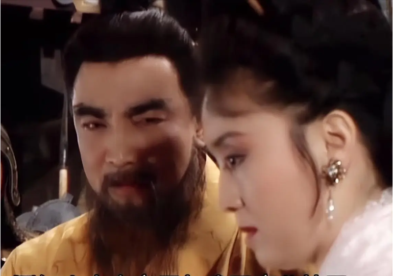 Lạ đời như H&ograve;a Th&acirc;n: Chỉ th&iacute;ch phụ nữ đ&atilde; qua một đời chồng, d&aacute;m gi&agrave;nh cả mỹ nh&acirc;n b&ecirc;n cạnh C&agrave;n Long- Ảnh 1.