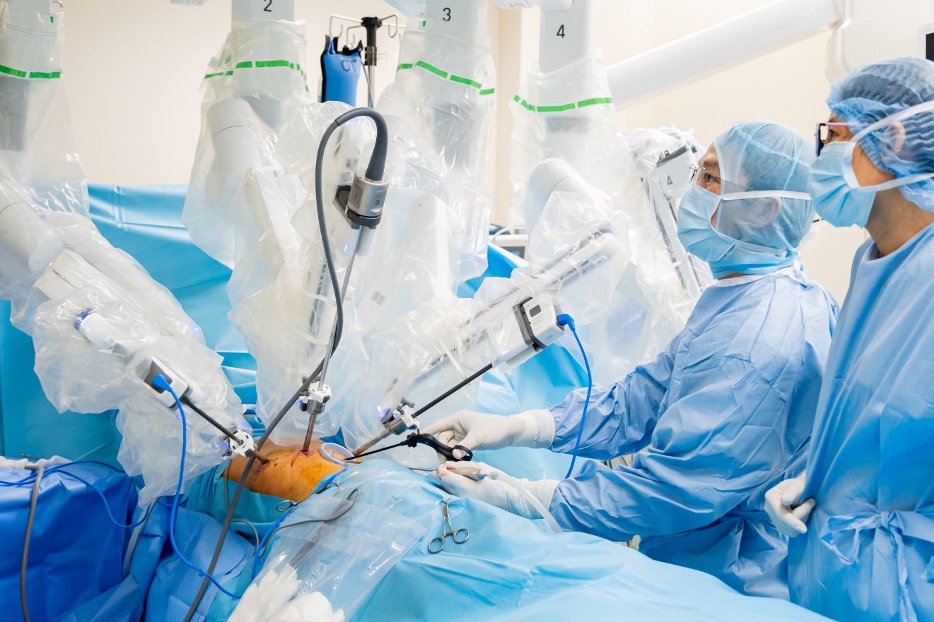 Robot phẫu thuật hiện đại hàng đầu Đông Nam Á thực hiện thành công ca phẫu thuật cắt thùy phổi phức tạp cho bệnh nhân ung thư - Ảnh 9.