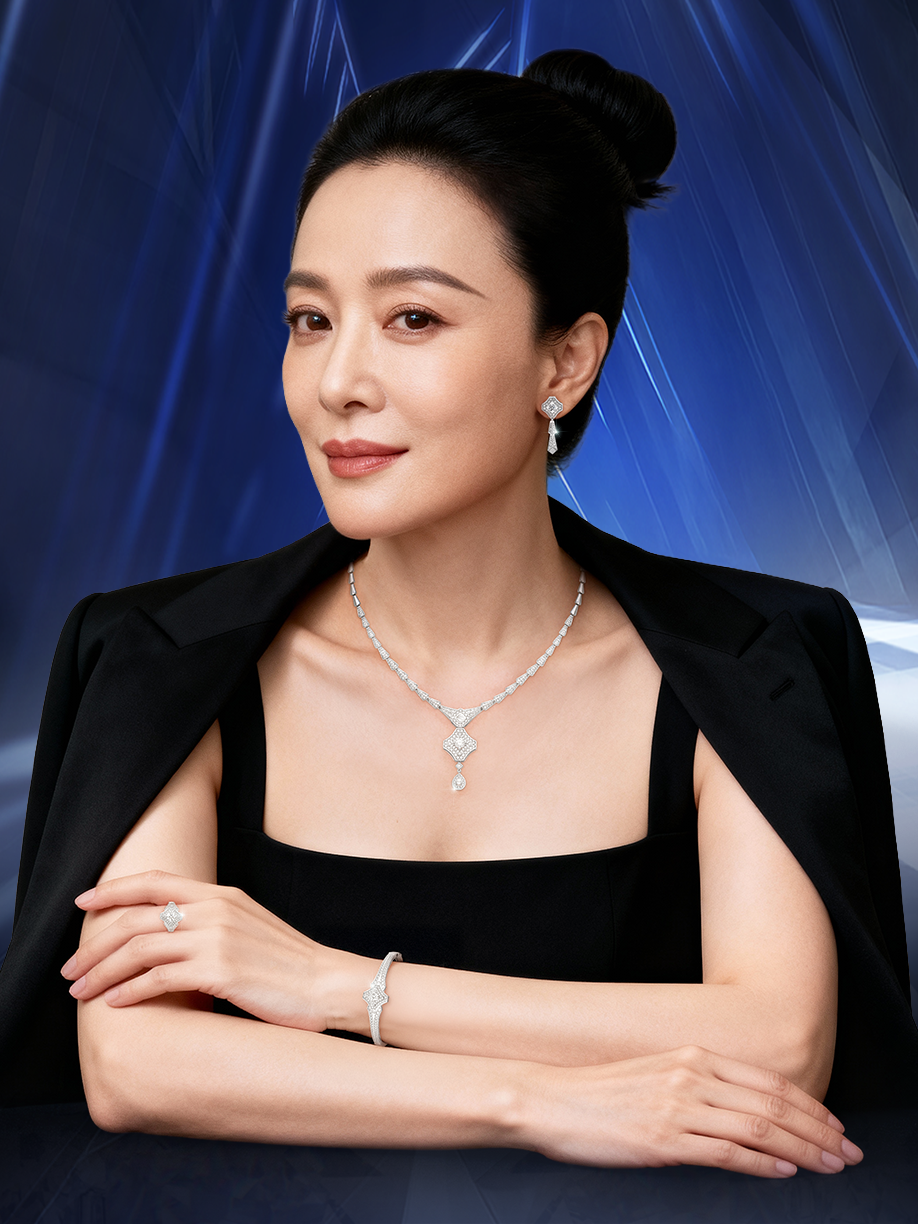 Vẻ đẹp của người phụ nữ tự tin: Bừng s&aacute;ng tinh tế trong những buổi tiệc cuối năm - Ảnh 1.