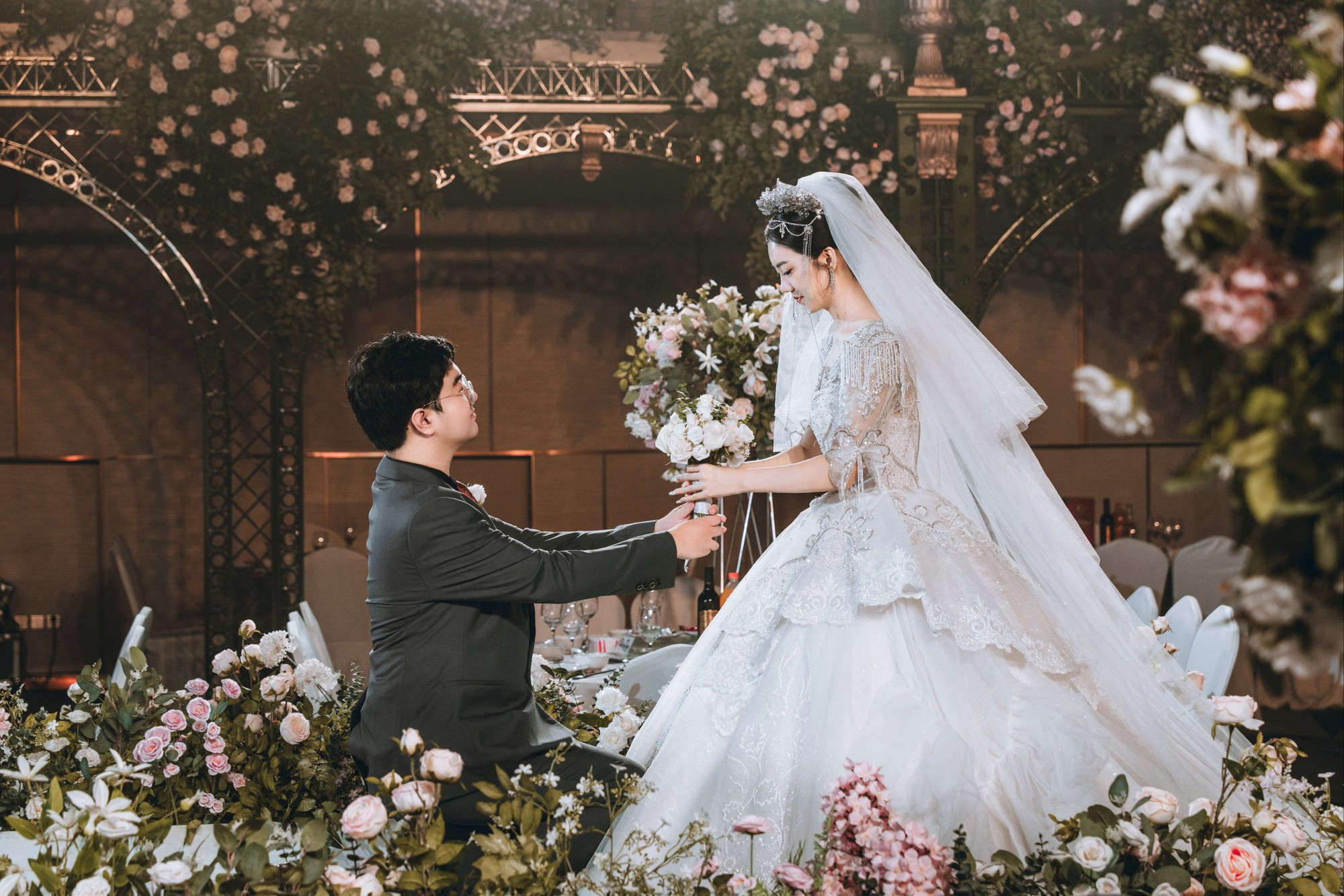 2 ng&agrave;y sau đ&aacute;m cưới, t&ocirc;i tỉnh dậy th&igrave; thấy vợ 