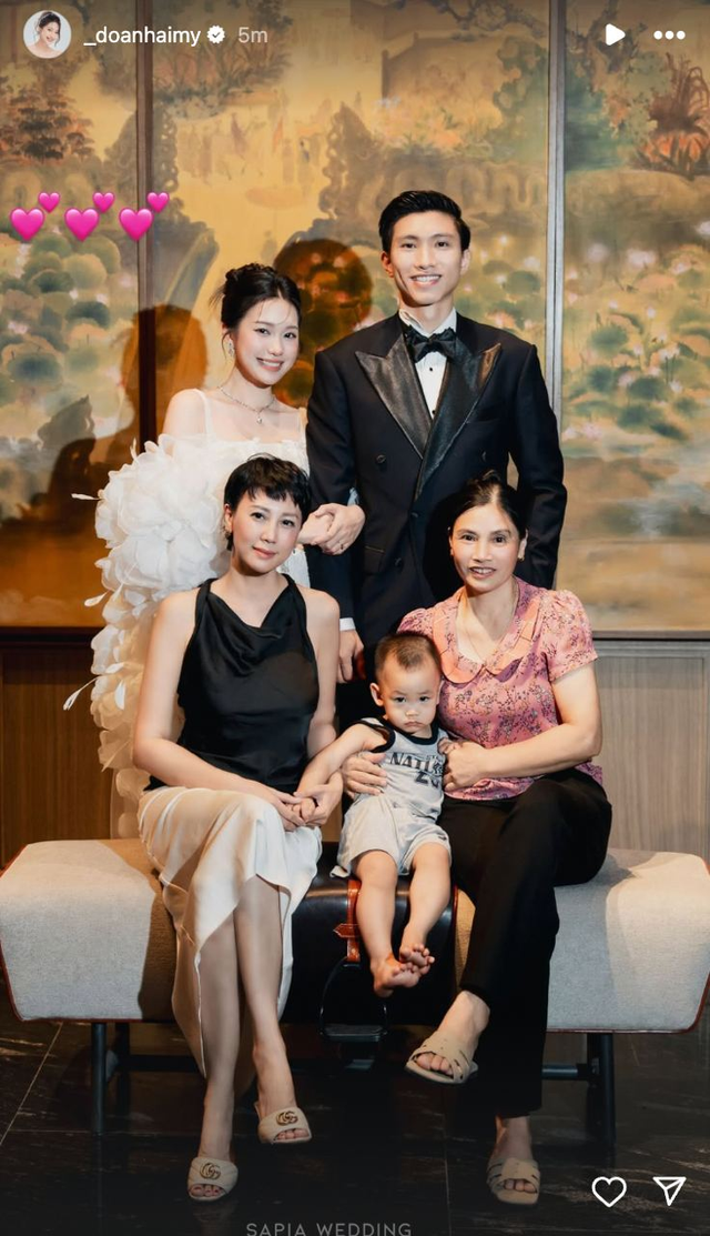 Mẹ Do&atilde;n Hải My U50 khoe visual trẻ đẹp bất bại ng&agrave;y cuối năm, thần th&aacute;i sang chuẩn 