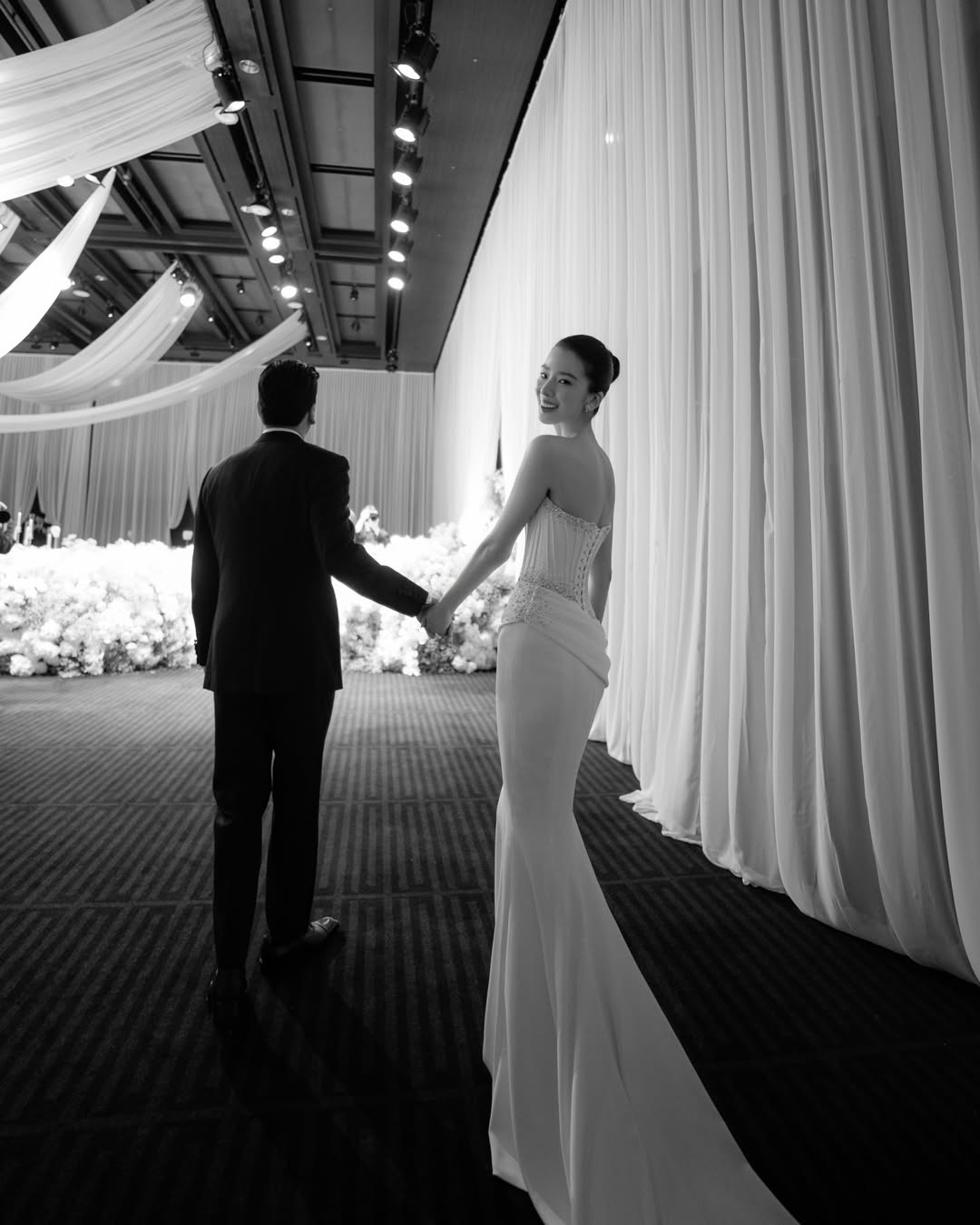 Bộ Ảnh cưới Irene đẹp như ngôn tình khiến công chúng phải đổ rạp - Ảnh 1. Bộ Ảnh cưới Irene đẹp như ngôn tình khiến công chúng phải đổ rạp - Ảnh 1.