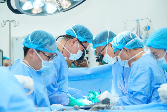 Gh&eacute;p tim th&agrave;nh c&ocirc;ng cho thiếu ni&ecirc;n 15 tuổi - Ảnh 1.