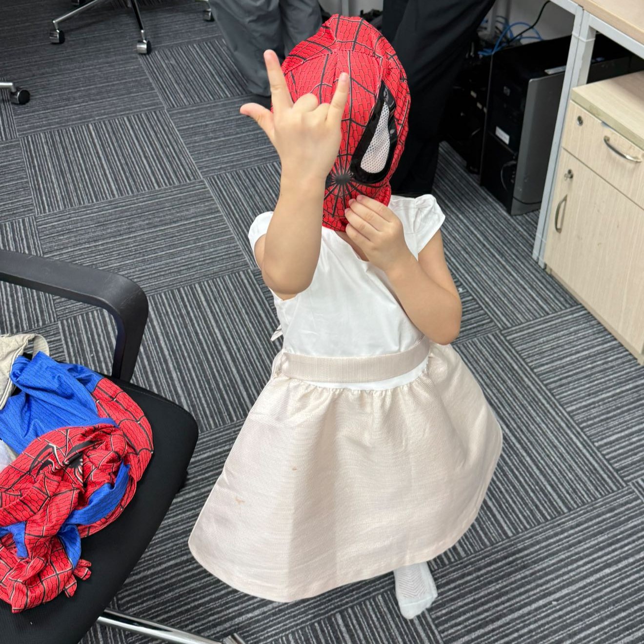 Chụp ảnh &aacute;o d&agrave;i Tết dịu d&agrave;ng l&agrave; thế, b&eacute; B&uacute;n - con g&aacute;i Nam Thương, vẫn lộ "bản chất&rdquo; tinh nghịch khiến d&acirc;n t&igrave;nh cười xỉu- Ảnh 13.