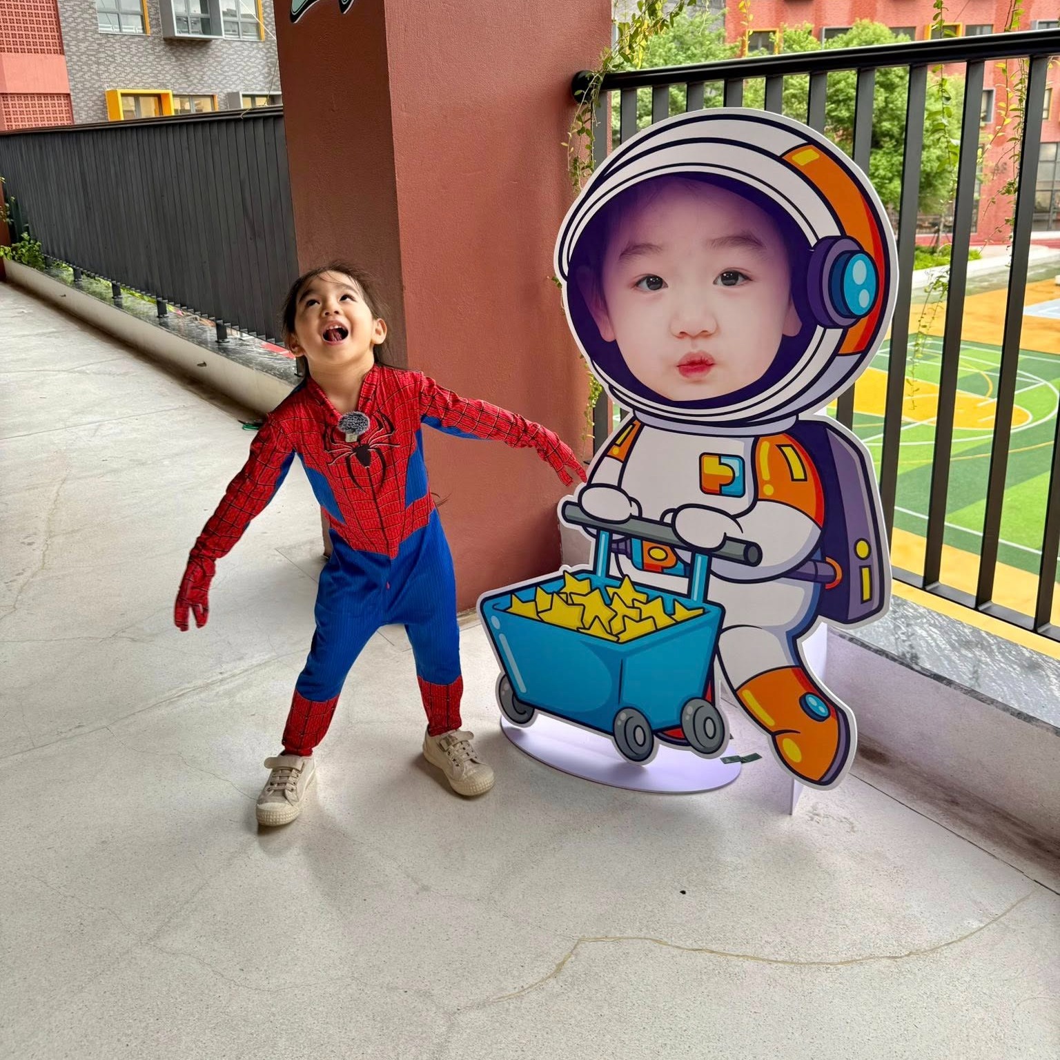 Chụp ảnh &aacute;o d&agrave;i Tết dịu d&agrave;ng l&agrave; thế, b&eacute; B&uacute;n - con g&aacute;i Nam Thương, vẫn lộ "bản chất&rdquo; tinh nghịch khiến d&acirc;n t&igrave;nh cười xỉu- Ảnh 12.