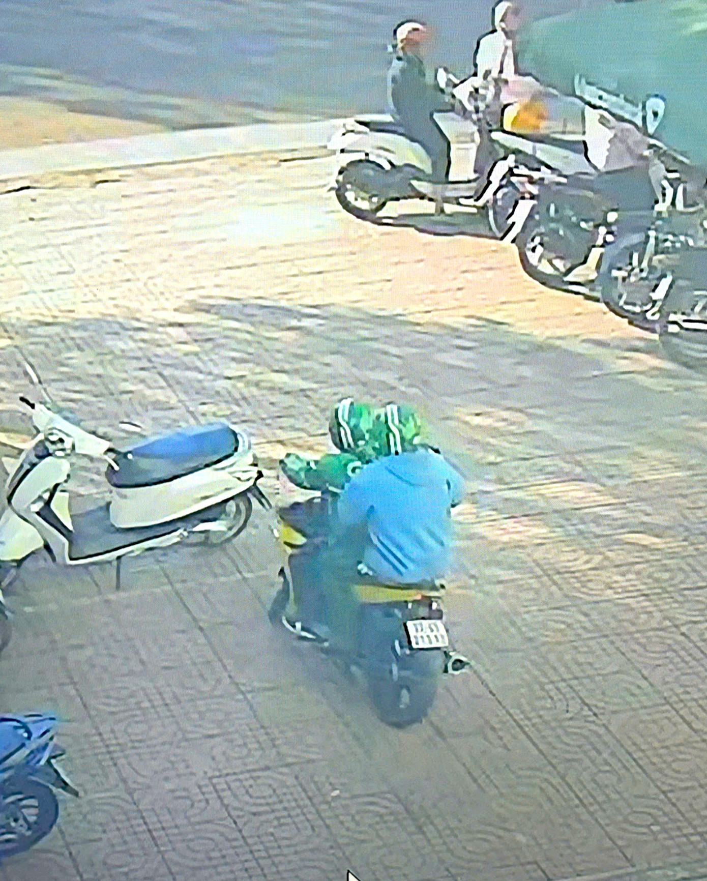 Vụ cướp t&aacute;o tợn ở Vietcombank: Nh&acirc;n vi&ecirc;n hoảng loạn v&agrave; m&agrave;n ứng ph&oacute; kịp thời - Ảnh 3.