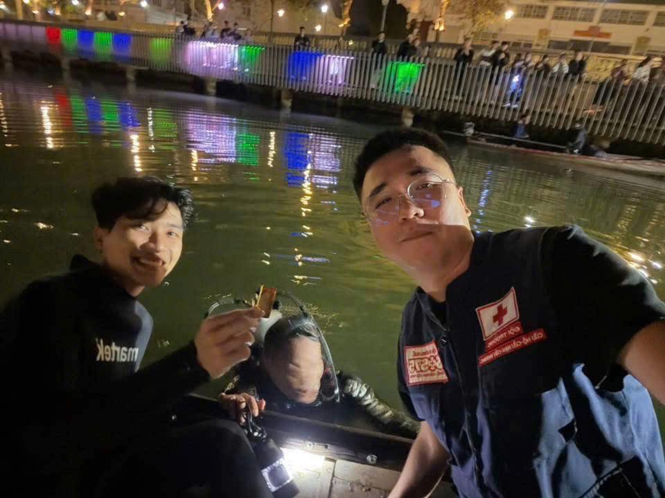 Người d&acirc;n đ&aacute;nh rơi v&agrave;ng xuống s&ocirc;ng Hương: Thợ lặn t&igrave;m thấy điều bất ngờ - Ảnh 2.
