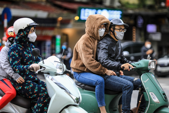 Miền Bắc đ&oacute;n kh&ocirc;ng kh&iacute; lạnh cực mạnh, H&agrave; Nội r&eacute;t đỉnh điểm dưới 10 độ C - Ảnh 1.