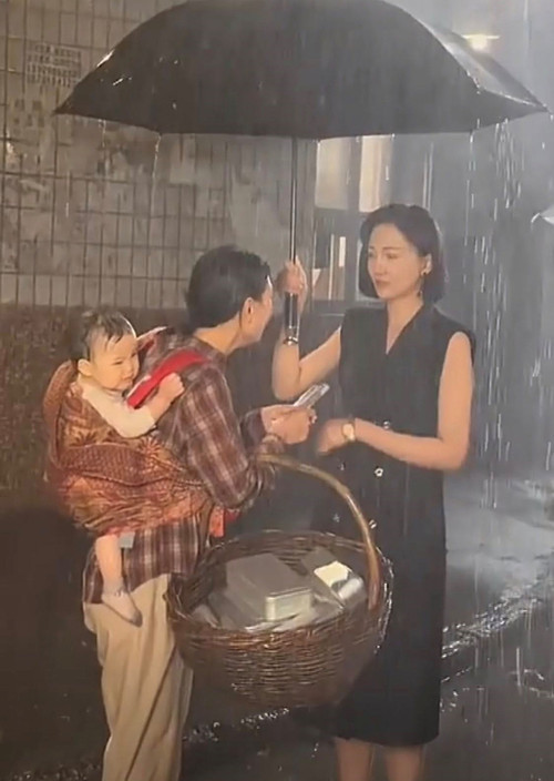 Đo&agrave;n l&agrave;m phim g&acirc;y bức x&uacute;c khi để em b&eacute; nhỏ vừa 